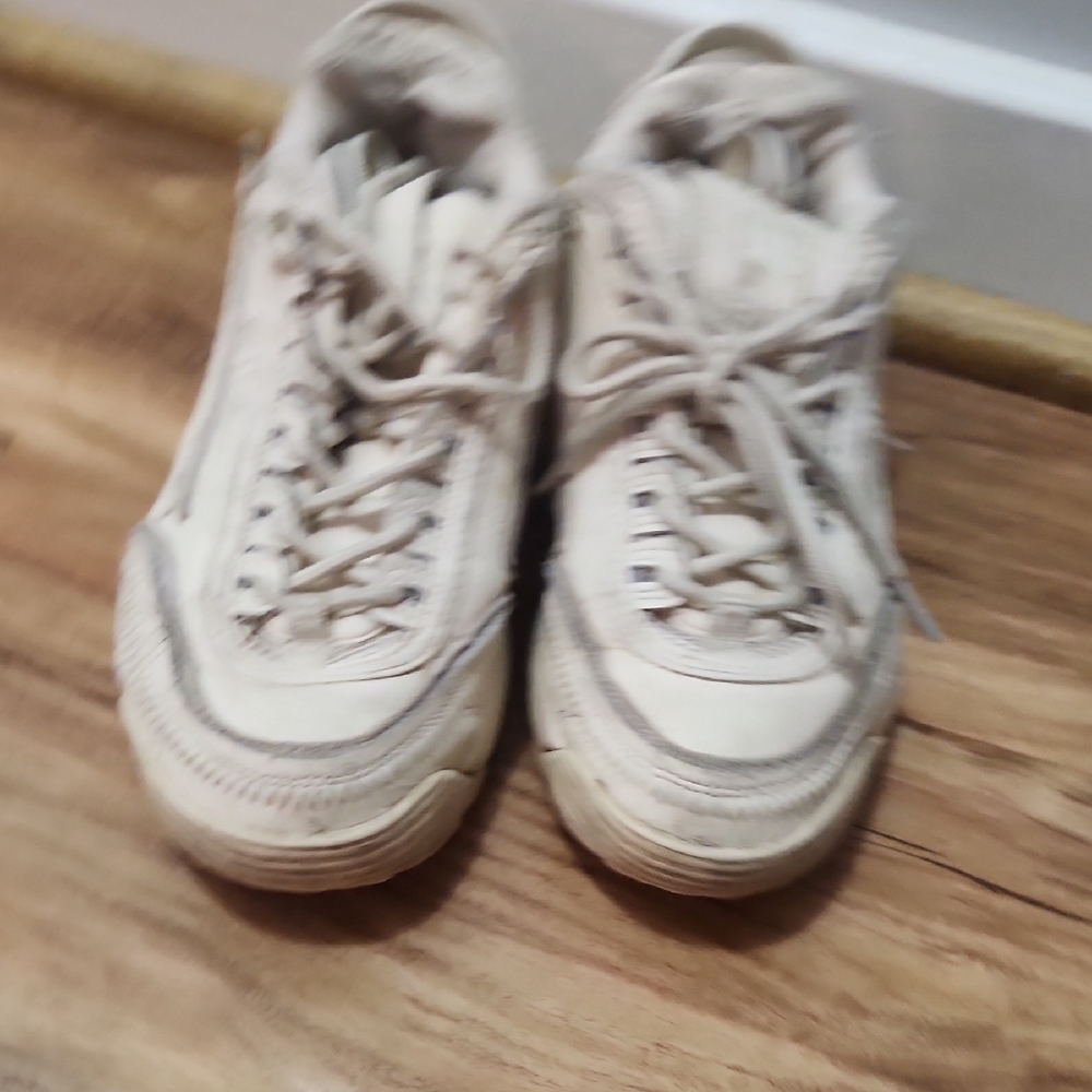 Fila's Beige Casual Sneakers
